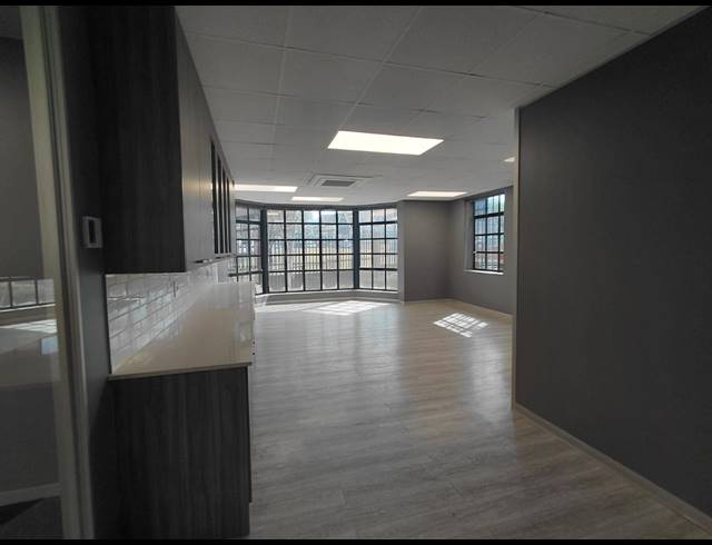 794M² OFFICE TO LET IN LYME PARK